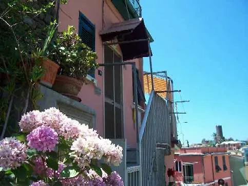 Alessandro Carro Affittacamere Vernazza Guest house