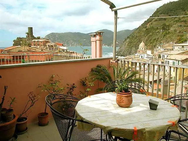 Alessandro Carro Affittacamere Vernazza 0*,  Italy
